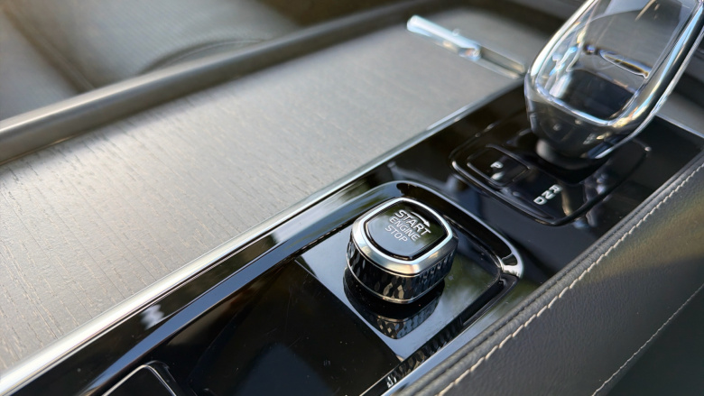 Volvo XC90 2.0 B5P Plus Edition Dark 5dr AWD Geartronic Petrol Estate